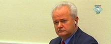 Den jugoslaviske præsident Slobodan Milosevic endte for Den Internationale Krigsforbryderdomstol i Haag. Og alle diktatorer kommer til vejs ende – på den ene eller anden måde. Sådan vil også være for Ruslands Vladimir Putin. Spørgsmålet om, hvordan det ender, står blot hen i det uvisse endnu. Arkivfoto: AP