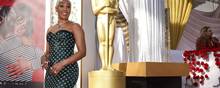 Tiffany Haddish på den røde løber ved Oscar-showet natten til mandag, hvor hun også havde til opgave at uddele en pris. Hun forsvarer modsat de fleste andre Will Smiths lussing til Chris Rock.  Foto: Mike Blake/Reuters