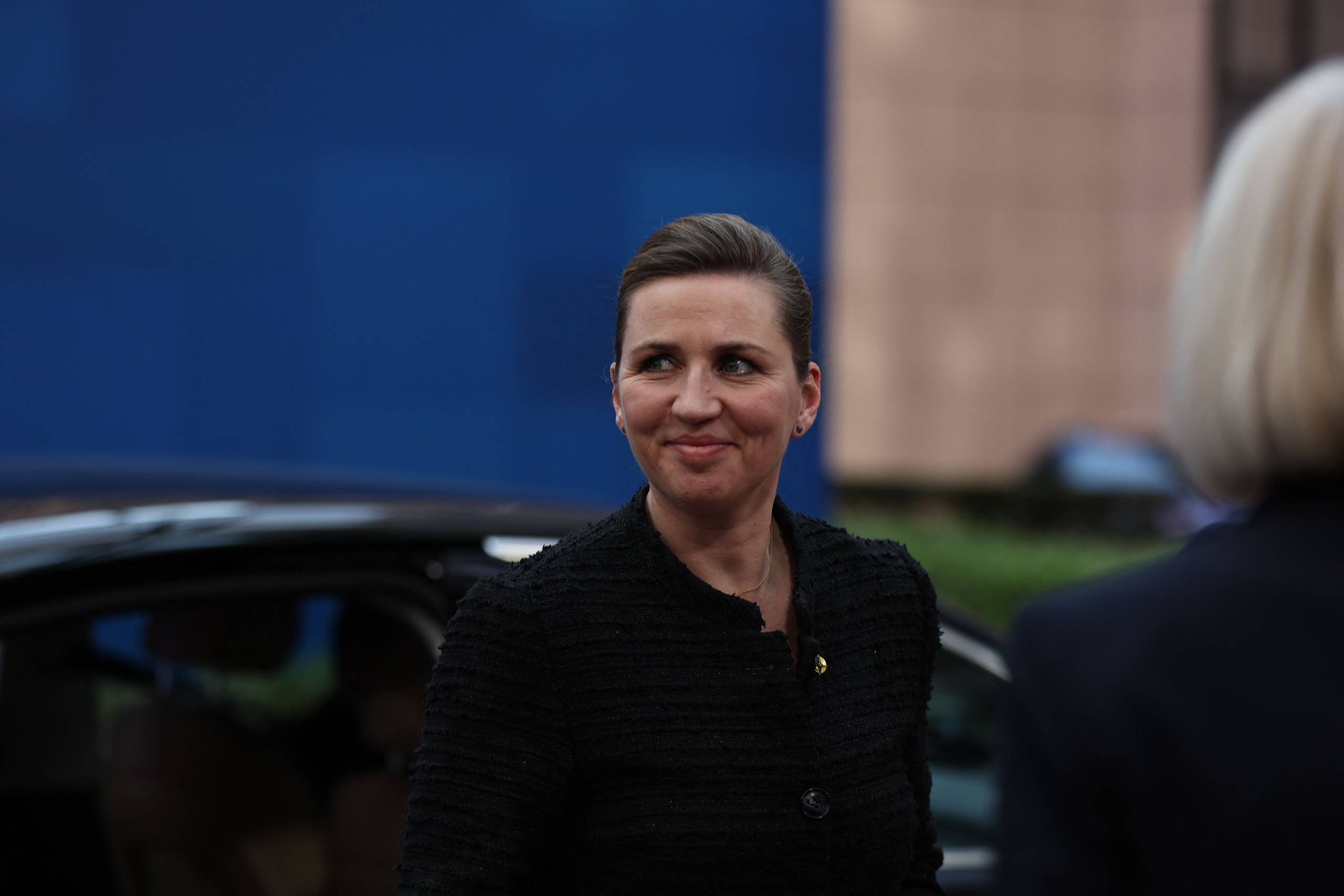 Mette Frederiksen og den socialdemokratiske regering fører en decideret ungefjendsk politik, hvor deres drømmesenarie for de unge er en dystopi, mener Cleas Kirkeby Theilgaard. Arkivfoto: Aris Oikonomou 