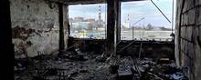 Der udbrød brand i en træningsbygning, da russerne angreb atomkraftværket Zaporizjzja i det sydlige Ukraine. De seks atomreaktorer blev ikke påvirket. Foto: Reuters