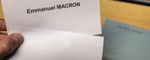 Når franskmændene søndag skal vælge ny præsident, skal de enten sætte kryds ved Emmanuel Macron eller Marine Le Pen. Foto: Charly Triballeau/AFP