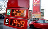 Prisen på benzin og diesel er høj - her hos Cirkel K på Godthåbsvej i København. Arkivfoto