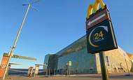 McDonald's havde 847 restauranter i Rusland ved udgangen af 2021. Få uger efter Ruslands invasion af Ukraine besluttede burgerkæden midlertidigt at lukke dem alle. Foto er fra Moskva-regionen. - Foto: Reuters/Reuters