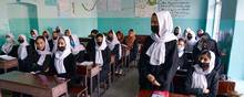 Afghanske piger var tilbage i skole i de ældre klasser i slutningen af marts. Det var en kort fornøjelse. Bare timer efter genåbningen blev beslutningen om at lade dem gå i skole omgjort. Men snart kommer der "gode nyheder" på området ifølge Taliban. Arkivfoto: Ahmad Sahel Arman/Ritzau Scanpix