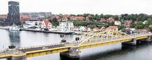 Sønderborg er en af de fem danske kommuner, hvor der bliver gjort klar til at agere mål- eller startby for Tour de France 2022 – her med en gulklædt Kong Christian X's bro. De danske etaper bliver kørt fra den 1. til 3. juli. Foto: Claus Fisker/Ritzau Scanpix