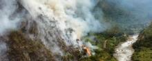 En skovbrand nærmer sig inkabyen Machu Picchu, der blev bygget af inkafolket i 1500-tallet. Foto: Ministry Of Culture Of Peru/Reuters
