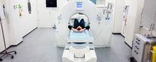 Denne CT-scanner på Gentofte Hospital kan bruges til at screene for lungekræft og dermed hjælpe til at opdage sygdommen langt tidligere end førhen. Arkivfoto: Rasmus Flindt Pedersen