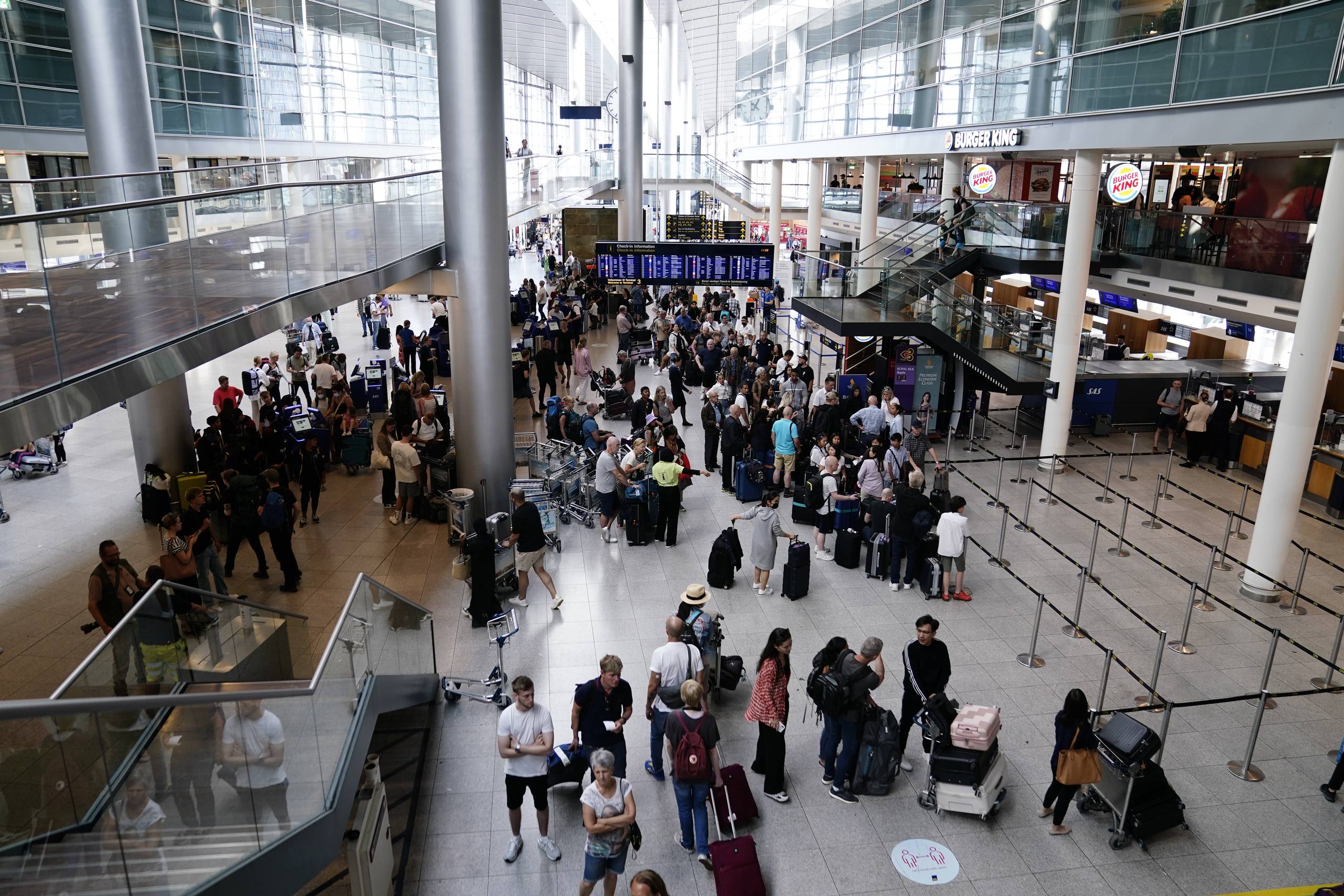 De første heldige SAS-passagerer lettede fra Københavns Lufthavn tirsdag morgen, efter nyheden om at SAS-strejken nu er afsluttet. Foto: Mads Claus Rasmussen/Ritzau Scanpix
