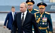 Vladimir Putin i selskab med forsvarsminister Sergei Shoigu. Foto: Olga MALTSEVA / AFP
