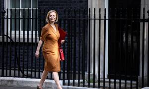 Storbritanniens nye premierminister, Liz Truss, har sammen med sin finansminister sendt det briitiske pund ud i et frit fald. Foto: REUTERS/ Henry Nicholls