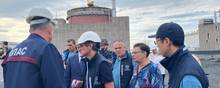 Chefen for FN's Internationale Atomenergiagentur (IAEA), Rafael Grossi (med hvid hjelm), stod i spidsen for den gruppe inspektører, der i sidste uge besøgte atomkraftværket Zaporizjzja i Ukraine. Foto: Iaea/Reuters