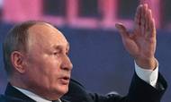 Præsident Vladimir Putin er energipolitisk på vej ud i det uvisse, efter at Moskva har indstillet gasleverancerne til Europa via Nordstream-rørledningen. Her ses Putin  onsdag på en konference i Vladivostok, hvor han hævdede, at Rusland ikke lider økonomiske tab. Foto: Seregy Bobylev/Reuters