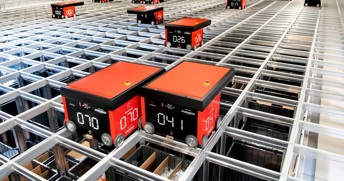 Hos Solar finder robotterne varerne: »Det betyder ikke, at vi skal ...