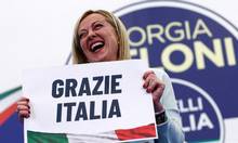 Giorgia Melonis sejr i søndagens valg i Italien betyder ikke, at hver fjerde italiener er sprunget ud som fascist. Hun var bare den, der lige nu var bedst til at love dem tryghed. Foto: Guglielmo Mangiapane, Reuters