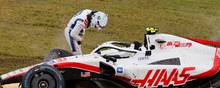Mick Schumacher kørte galt og fik skader på sin Haas-bil. Foto: Issei Kato/Reuters