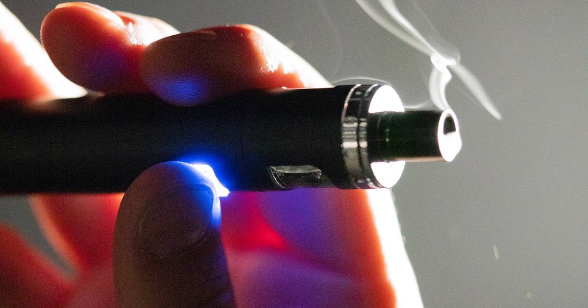 Butikker risikerer millionbøder for smage til e-cigaretter - Jyllands ...