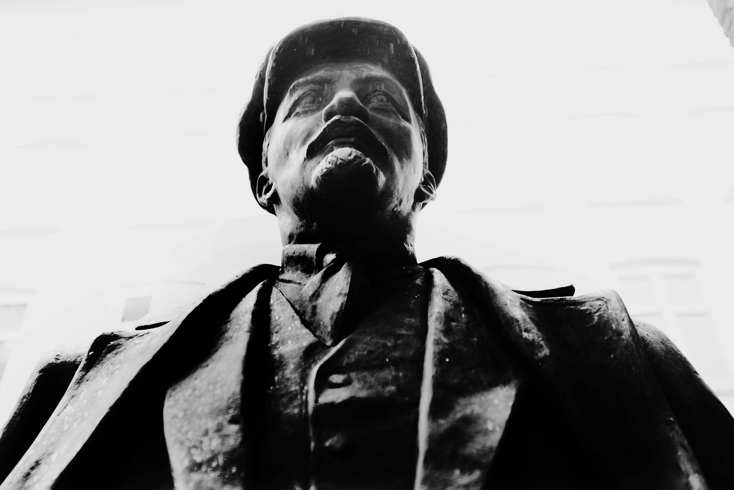 De russiske revolutioner​ ødelagde landet og førte bl.a. til ledere som Lenin, der lovede russerne frihed, men gav dem diktatur. Desværre har den almindelig russer vænnet sig til situationen og mangler det friheds-dna, der har formet Europa og grundlagt det amerikanske demokrati, skriver Thomas Johannes Erichsen. Arkivfoto: Mads Nissen 