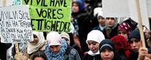 Når man protesterer for retten til at bære det muslimske tørklæde, glemmer man, at det gemmer på social kontrol, ophold på krisecentre og opdragelsesrejser, og at kalde det en frihedskamp er at underkende feminismen, skriver Meriam Sejr Vinding. Arkivfoto: Ole Lind
