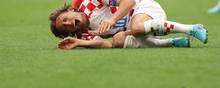 Kroatiens anfører og stjernespiller Luka Modric fik en hård marokkansk behandling i kampen mellem Marokko og Kroatien, der sluttede 0-0. Foto: Carl Recine/Reuters