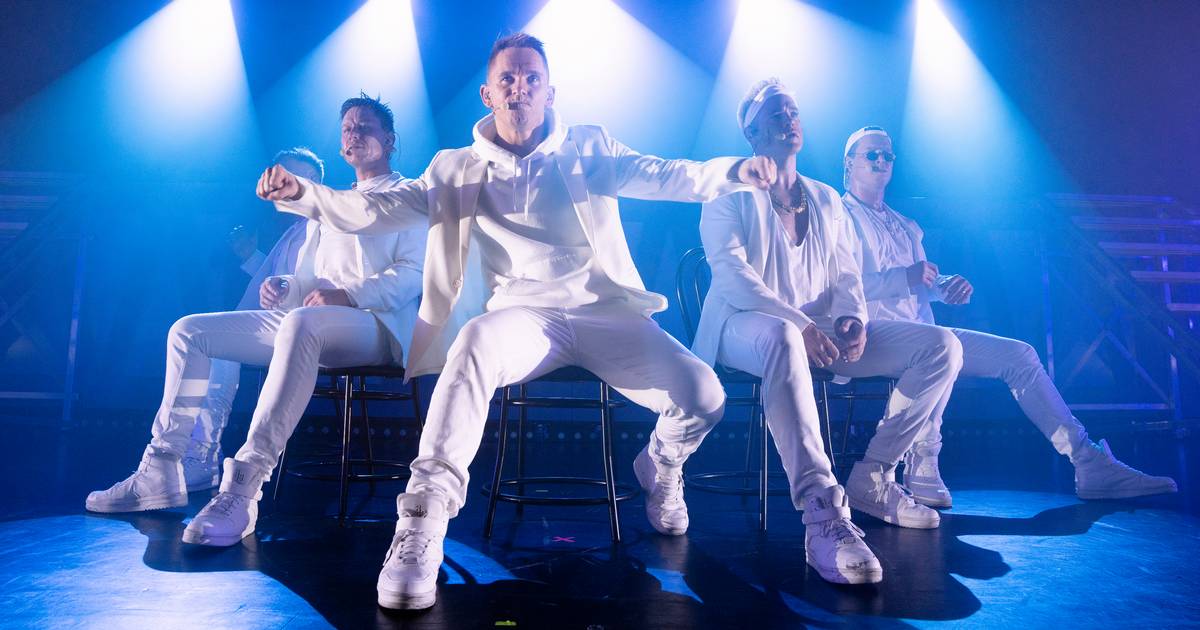 ”The Boyband Tour” balancerer overlegent selvironi og begejstring for