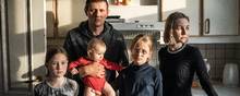 Ægteparret Aleksandr Gromov og Oksana Gromova bor med deres tre børn i en lejlighed nær Asylcenter Jelling.