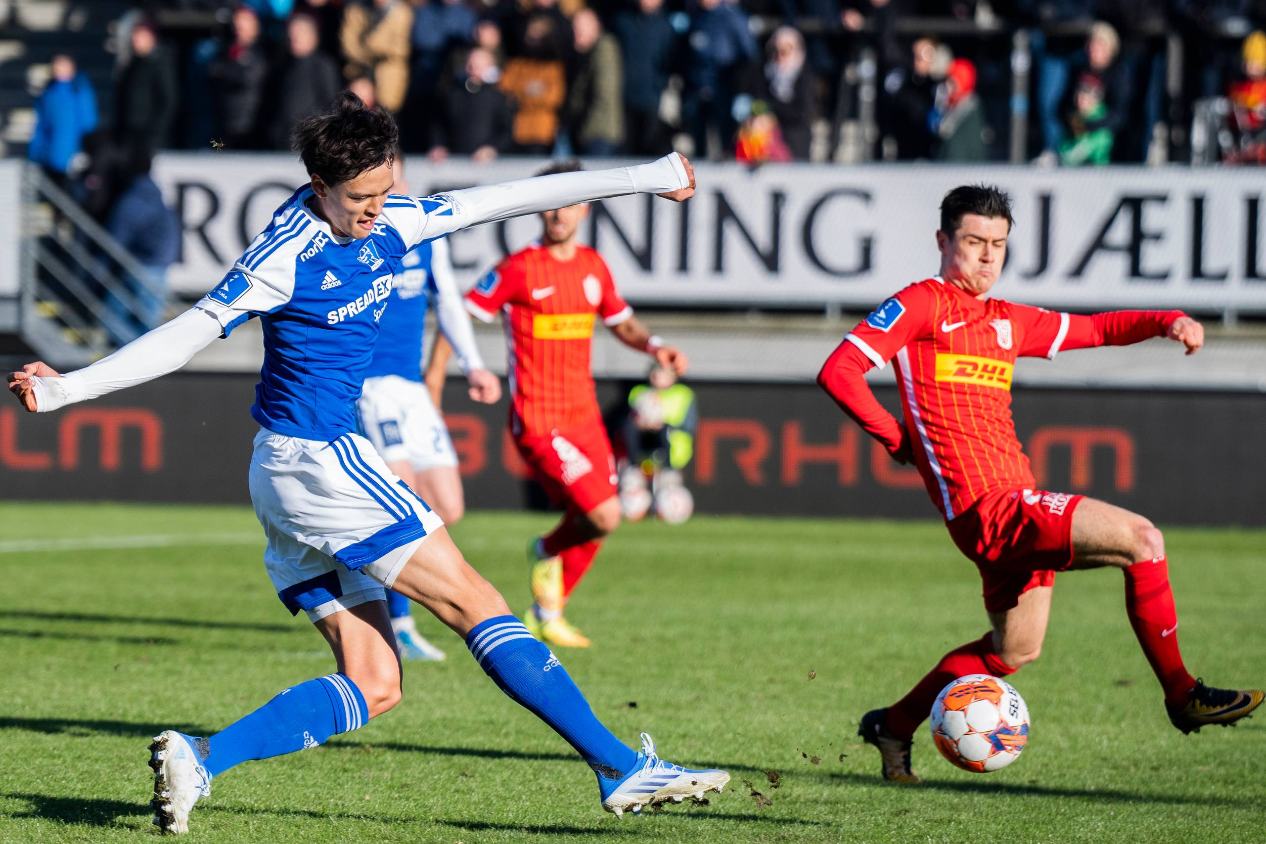 Tobias Storm (tv.) imponerede sammen med Lyngby BK, da FC Nordsjælland smed point i topkampen. Foto: Martin Sylvest