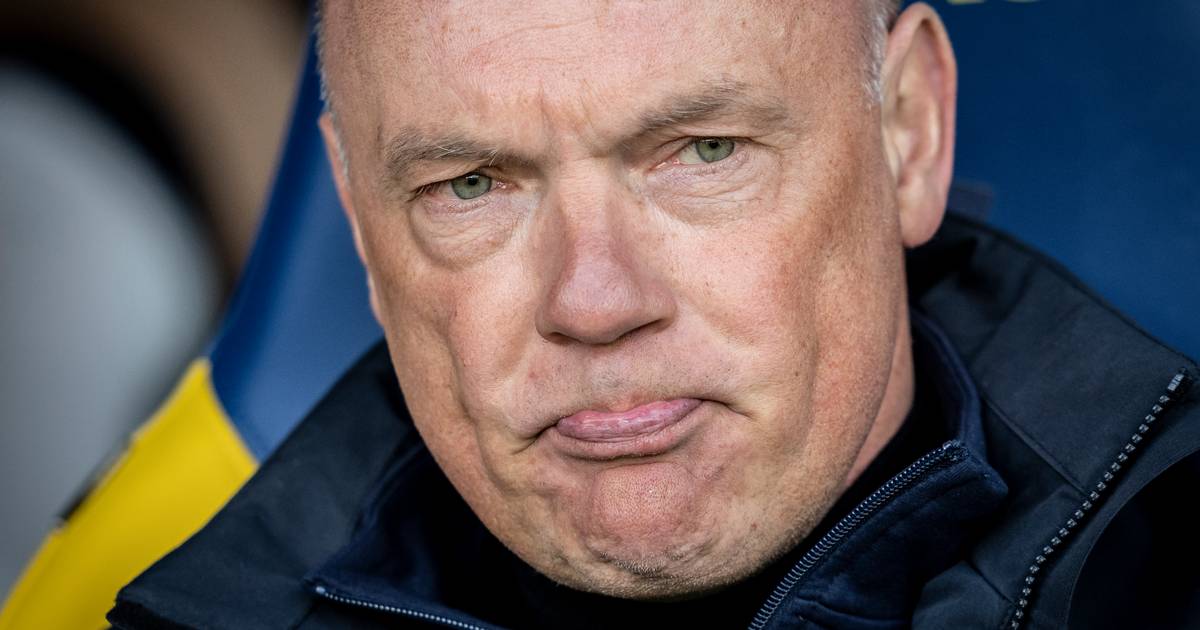 Uwe Röslers trup er for smal til at være et tophold. Det siger han i ...