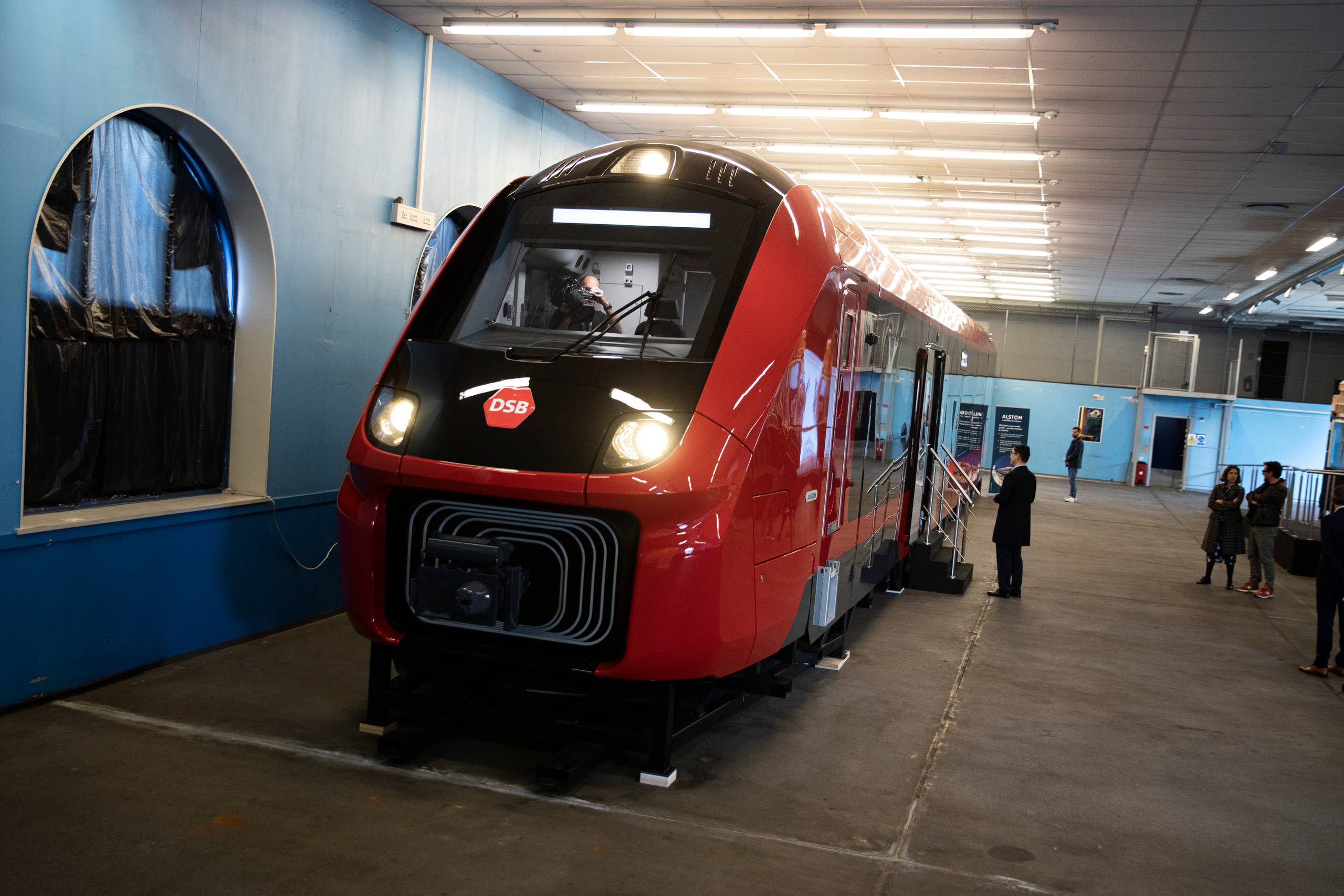 DSB præsenterer fremtidens tog _ IC5

Beskrivelse:
DSB og producenten Alstom præsentere torsdag fremtidens tog i Danmark.