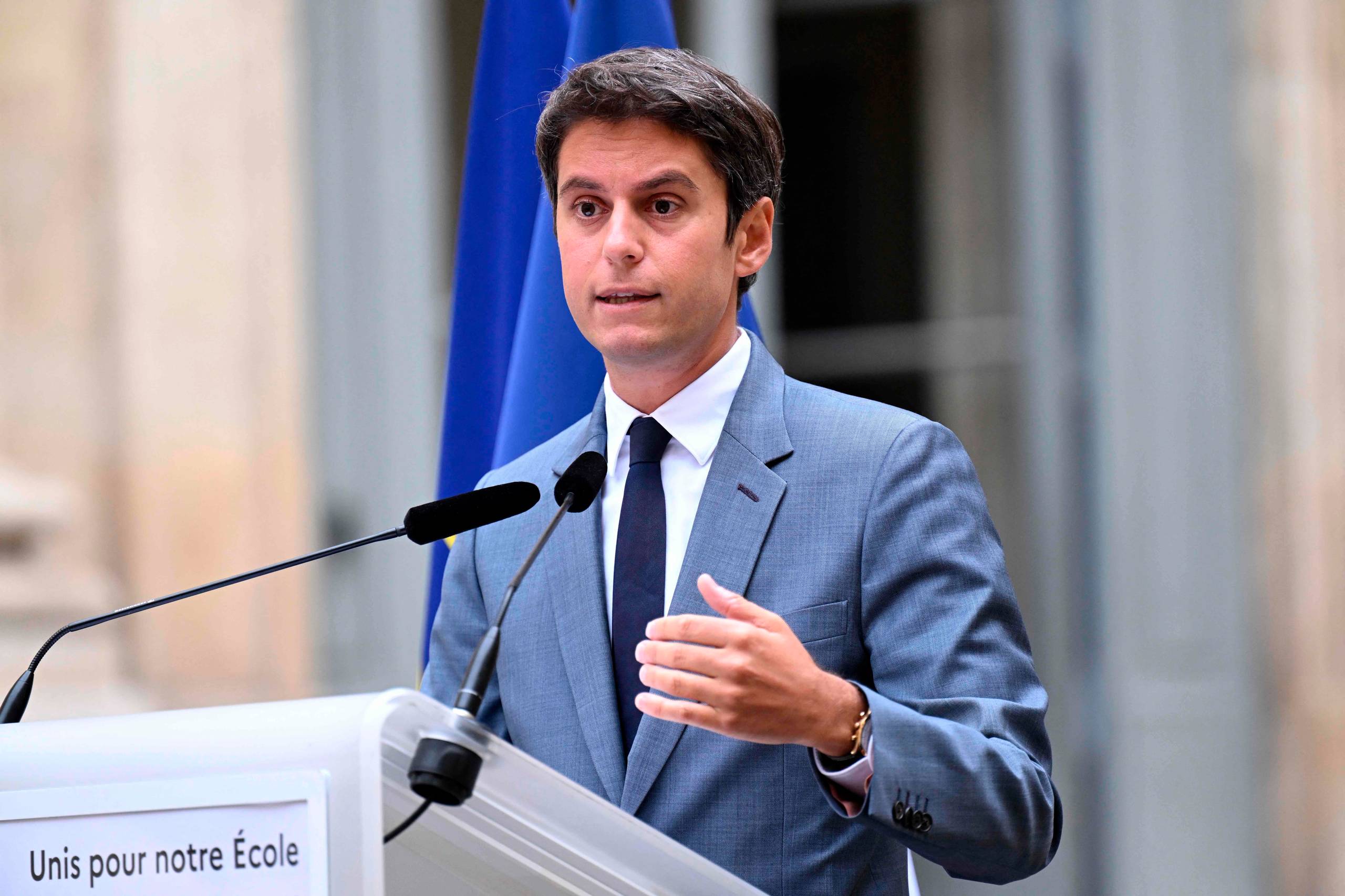 Den franske undervisningsminister, Gabriel Attal, har sagt det i forbindelse med forbuddet mod abayaer: Når man kommer ind i en fransk skoleklasse, så bør man ikke kunne kategorisere eleverne efter religion. I klasseværelset skal republikkens børn være ligestillede, synes han. Arkivfoto: Bertrand Guay 