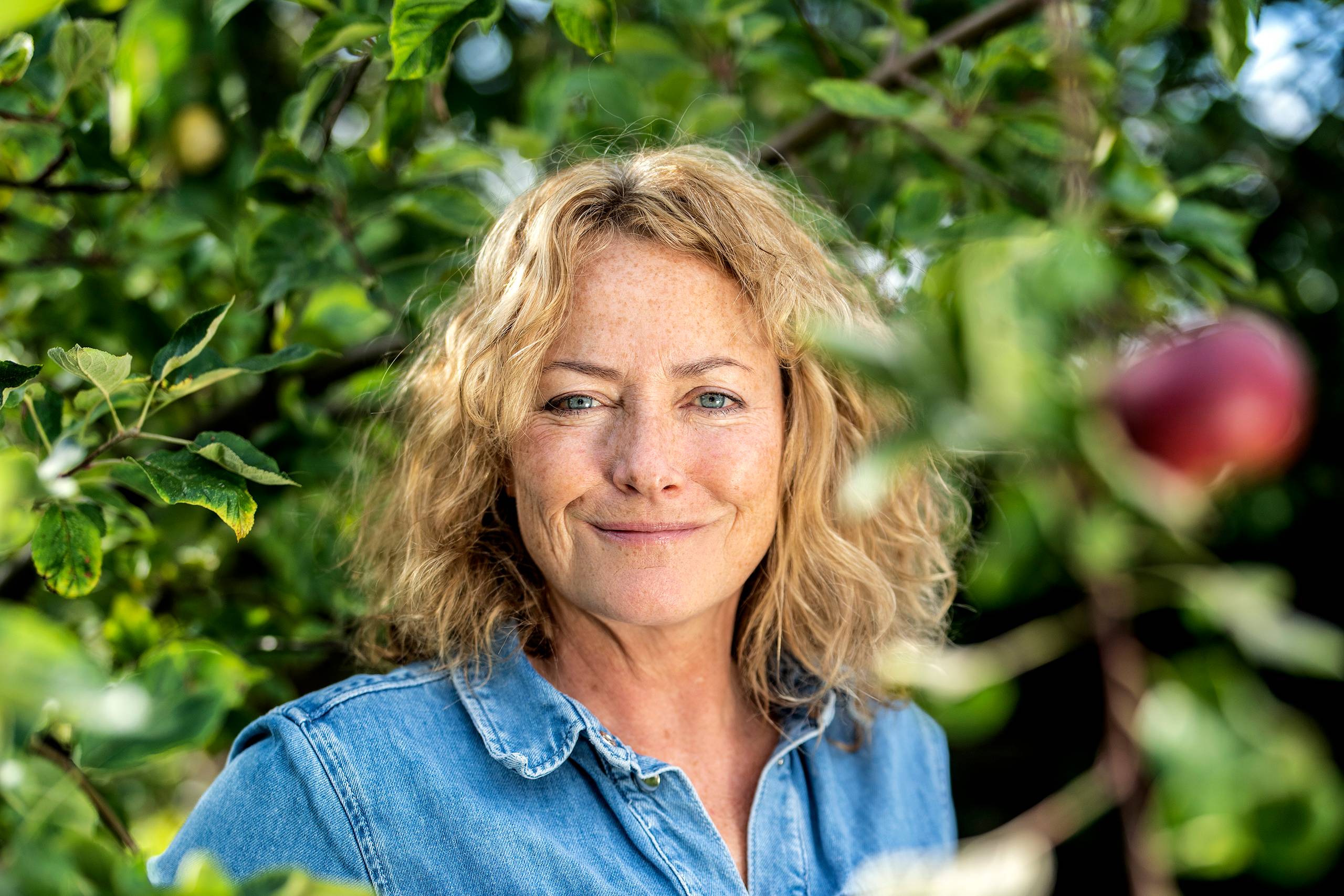     Majse Njor ville egentlig brænde sine dagbøger - i stedet blev de til hendes nye bog, “Kære Bagklog”.  