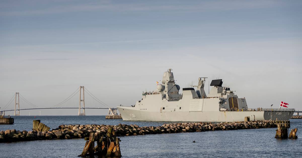 Dansk fregat er bevæbnet med gummibåd til at håndtere fanger i Det Røde ...