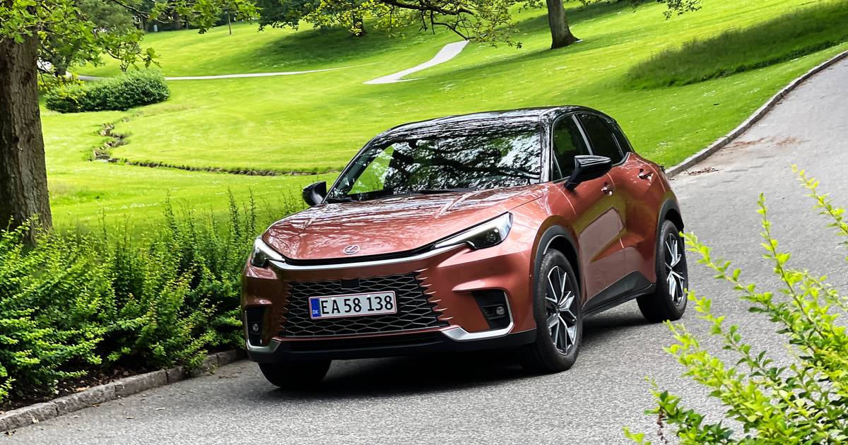 Den lille Lexus LBX er overraskende behagelig, men prisen er voldsom ...