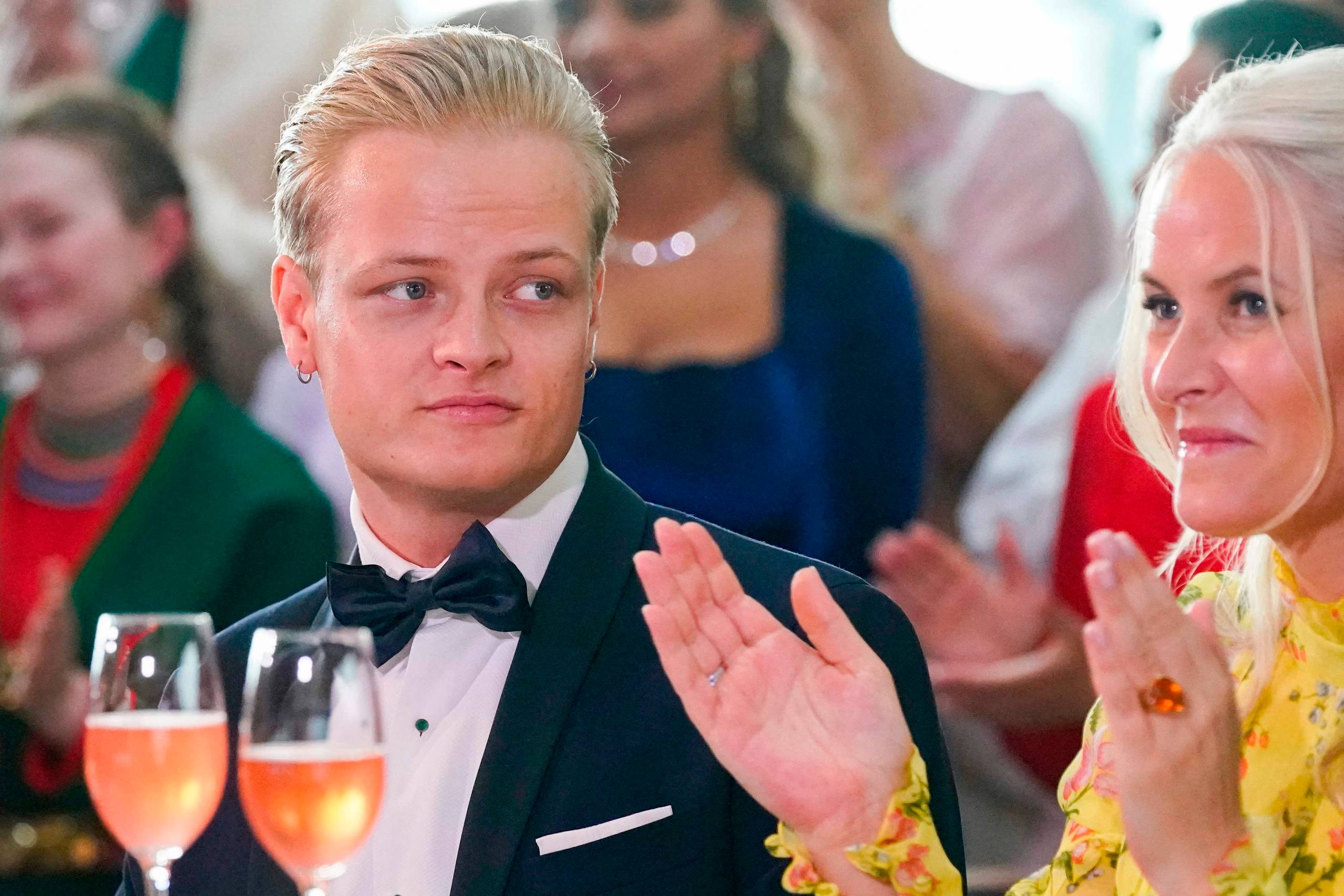 Selv om Marius Borg Høiby ikke formelt er en del af det norske kongehus, kan hans alvorlige voldssag komme til at skade kongehusets popularitet, skønner Lars Hovbakke Sørensen. Foto: Lise Åserud/NTB/AFP