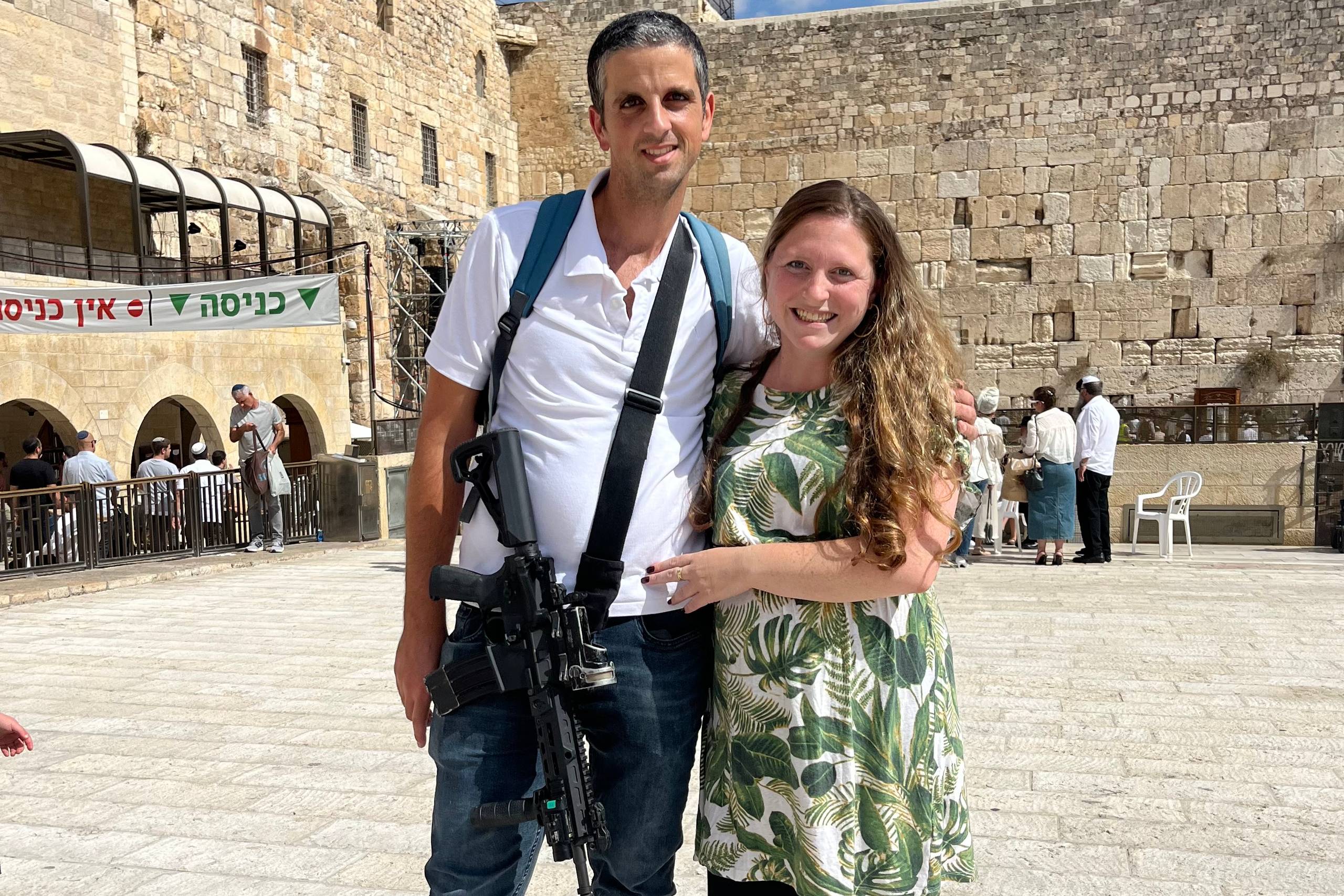 Jessica og Shraga Bezalel på henholdsvis 35 og 36 år bor i det nordlige Gaza, hvor de har valgt at blive trods jævnlige raketangreb fra den libanesiske Hizbollah-bevægelse. Foto: Heidi Plougsgaard 