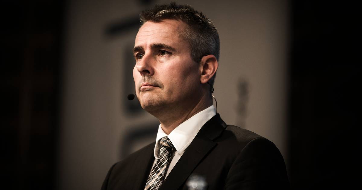 Henrik Sass Larsen stopper som direktør - Jyllands-Posten