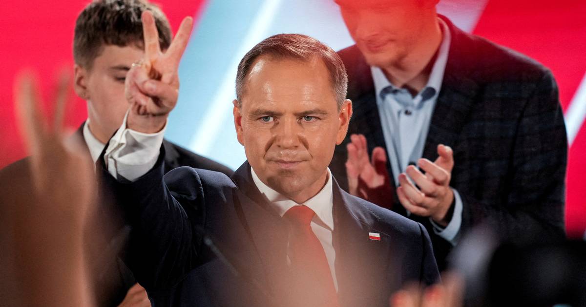 polens-nye-pr-sident-l-fter-v-gte-og-f-r-putin-til-at-klappe-i-h-nderne