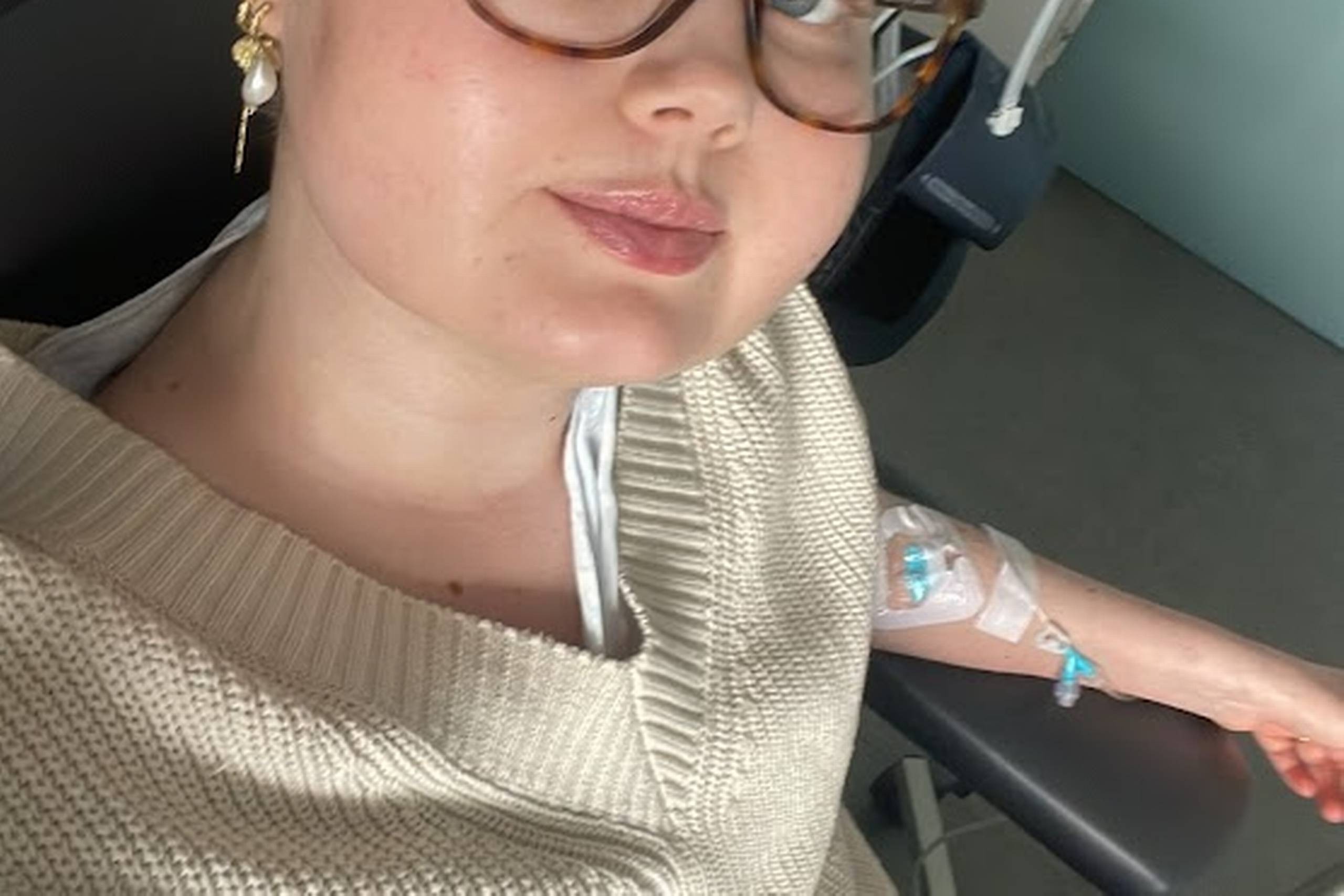 Udover at føle mig som et hamster på speed ligner jeg også et hamster på speed (mit hoved er fyldt med væske - og det er grimt), skriver Marie Holt Hermansen. Privatfoto