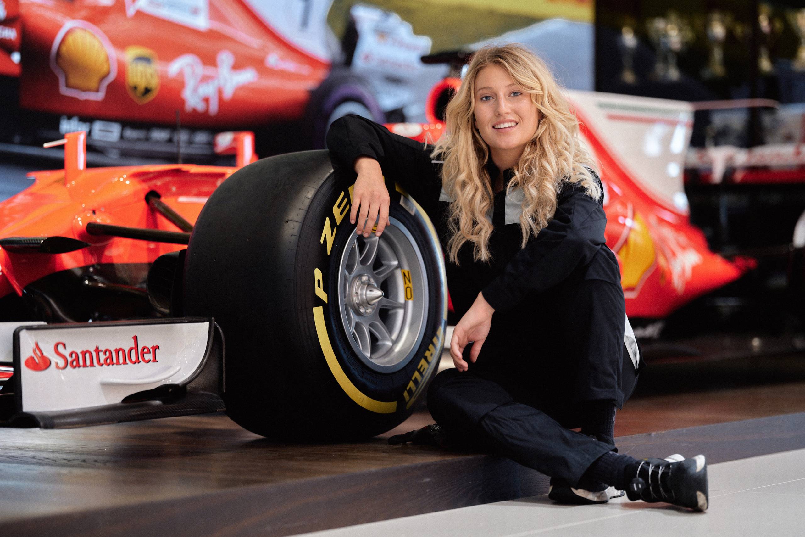 Hun er Danmarks første kvindelige Ferrari-mekaniker: Nu vil hun udvikle Formel 1-biler