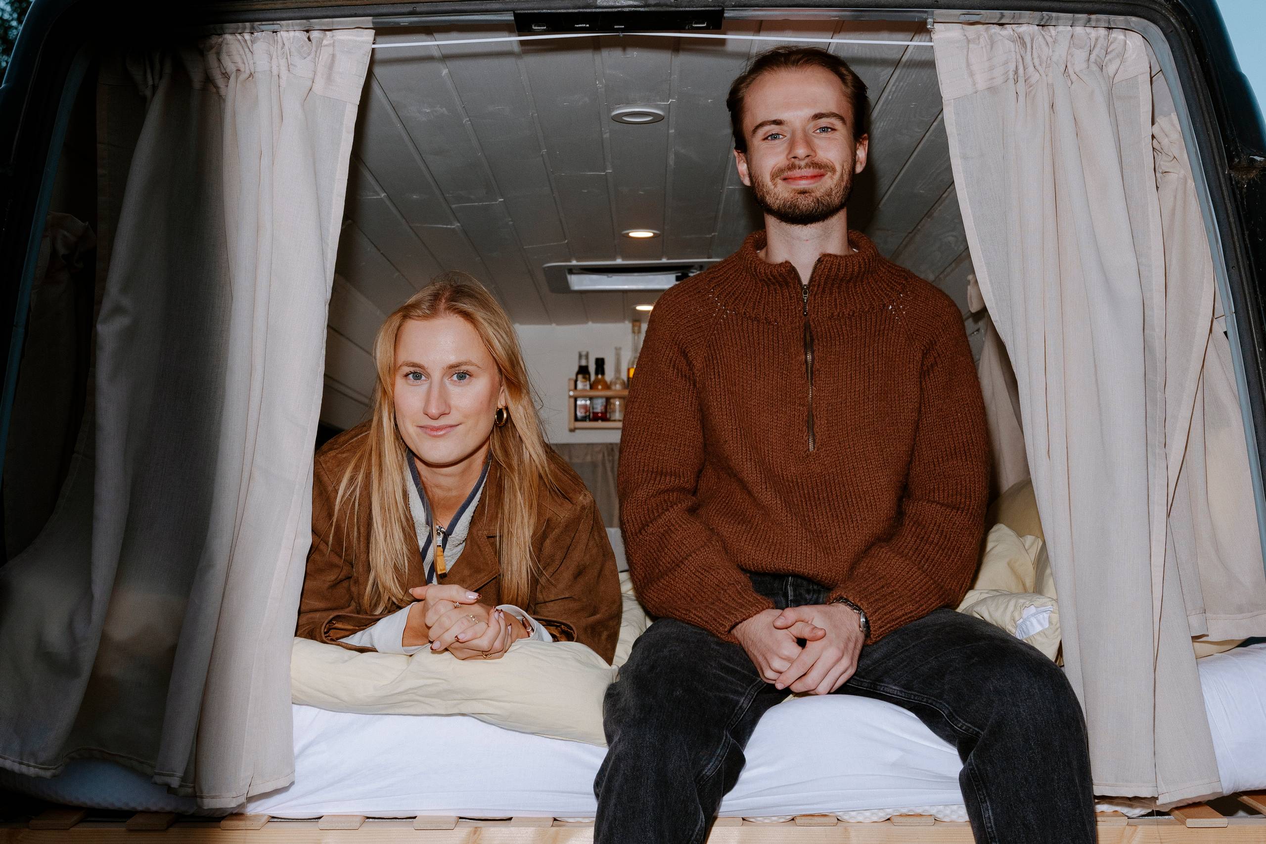 Olivia har bygget et sommerhus på hjul: »Når først bilen er bygget, er det en virkelig billig måde at rejse på«