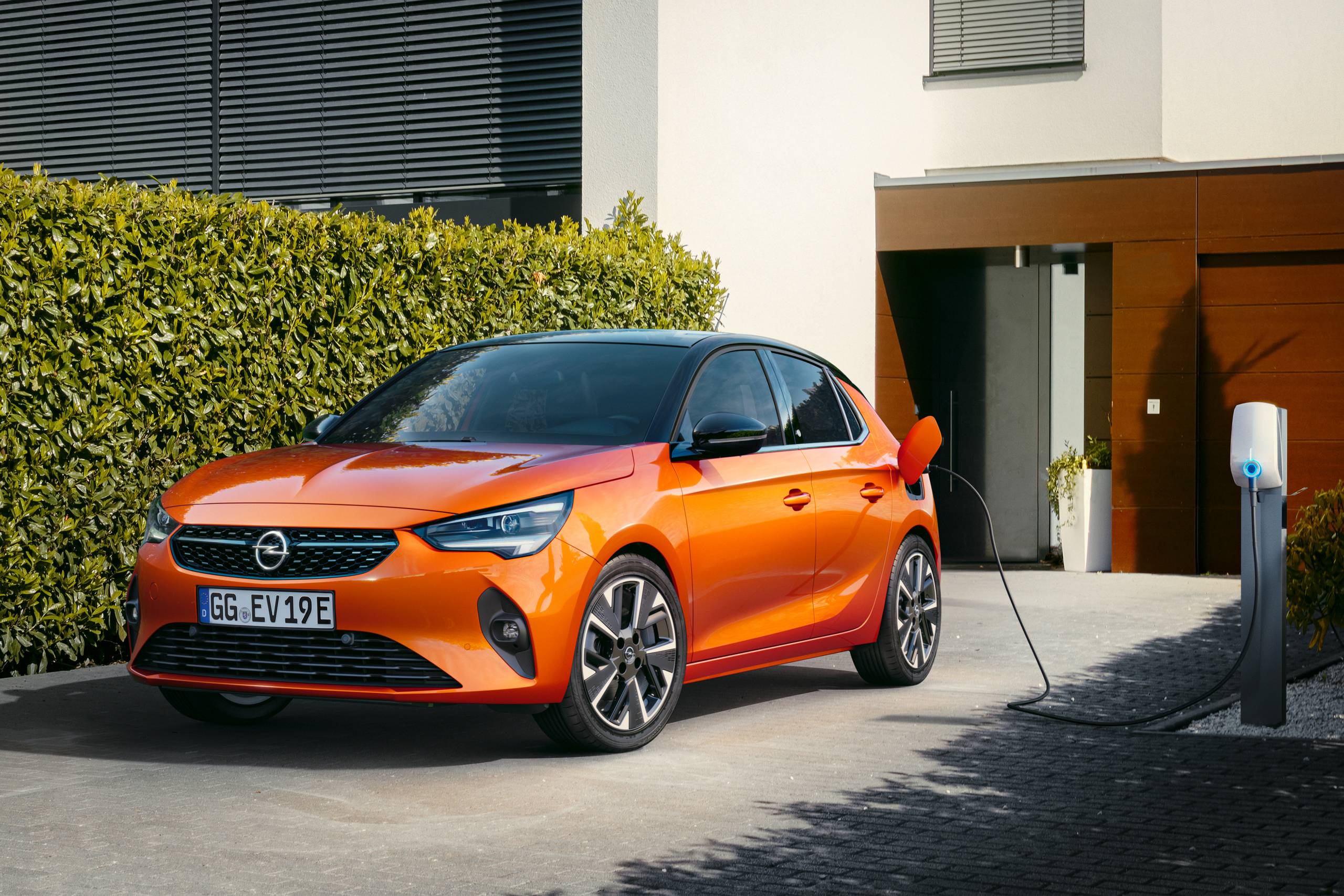 Fejlramt model styrtdykkede i værdi:  Bilejer købte elbil for at slippe for værkstedsregninger, men det blev det stik modsatte