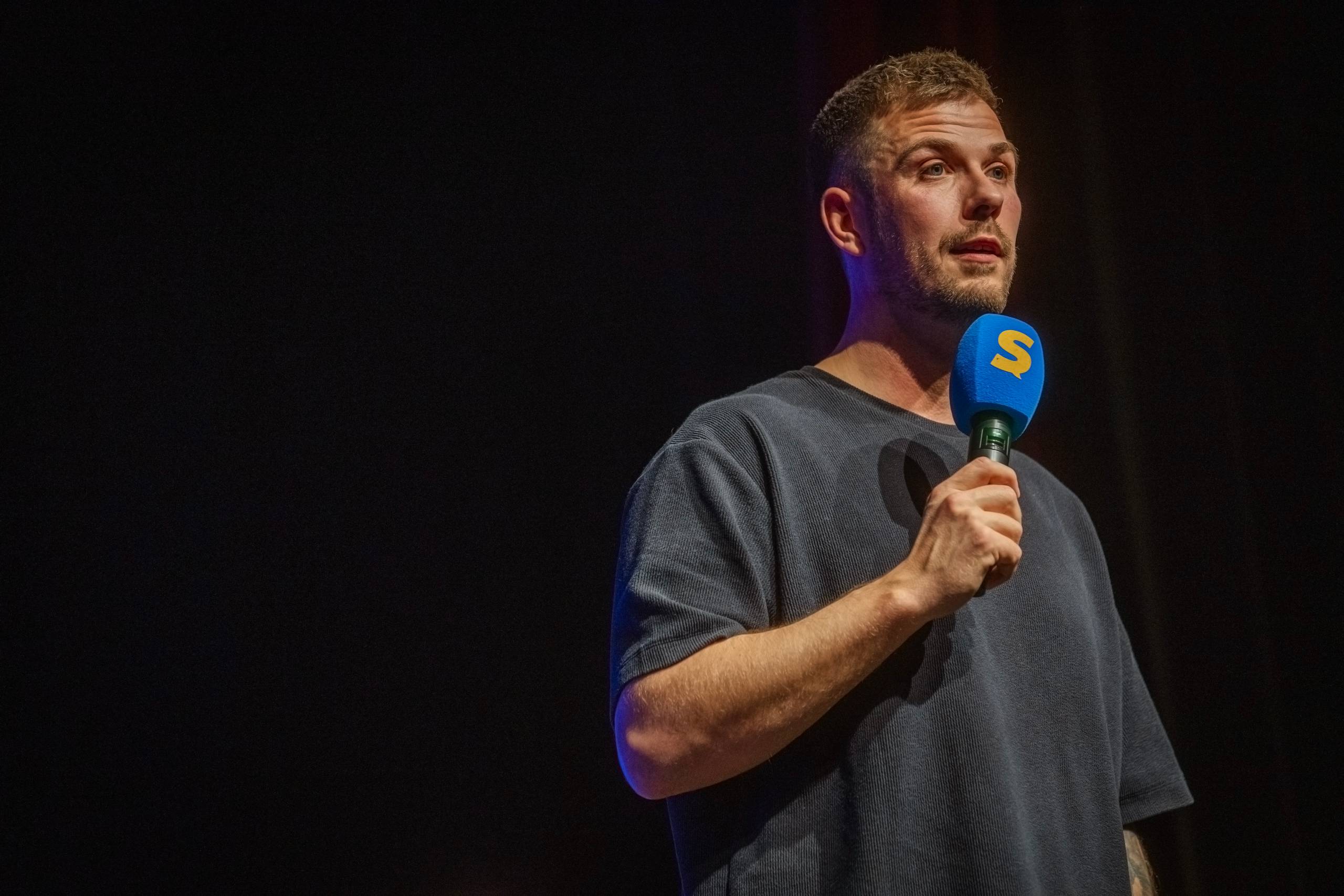 Oliver Stanescu mistede sin mor og endte i et stofmisbrug. Nu jagter han det, han savnede som ung