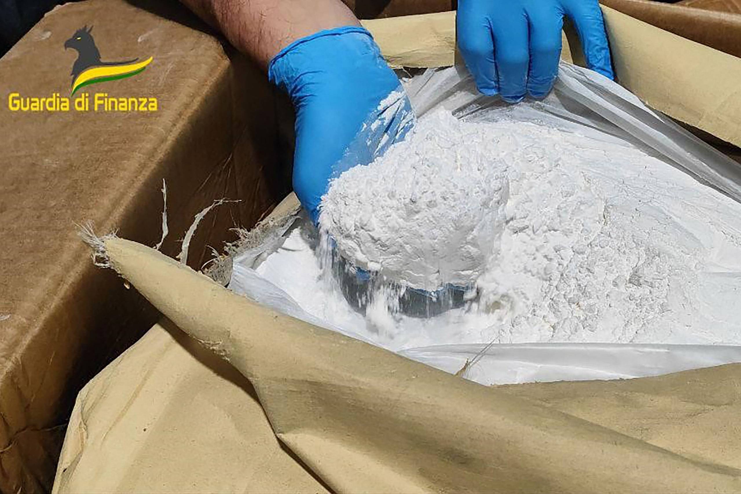 Knap 400 anholdt i storstilet aktion mod narko i Italien