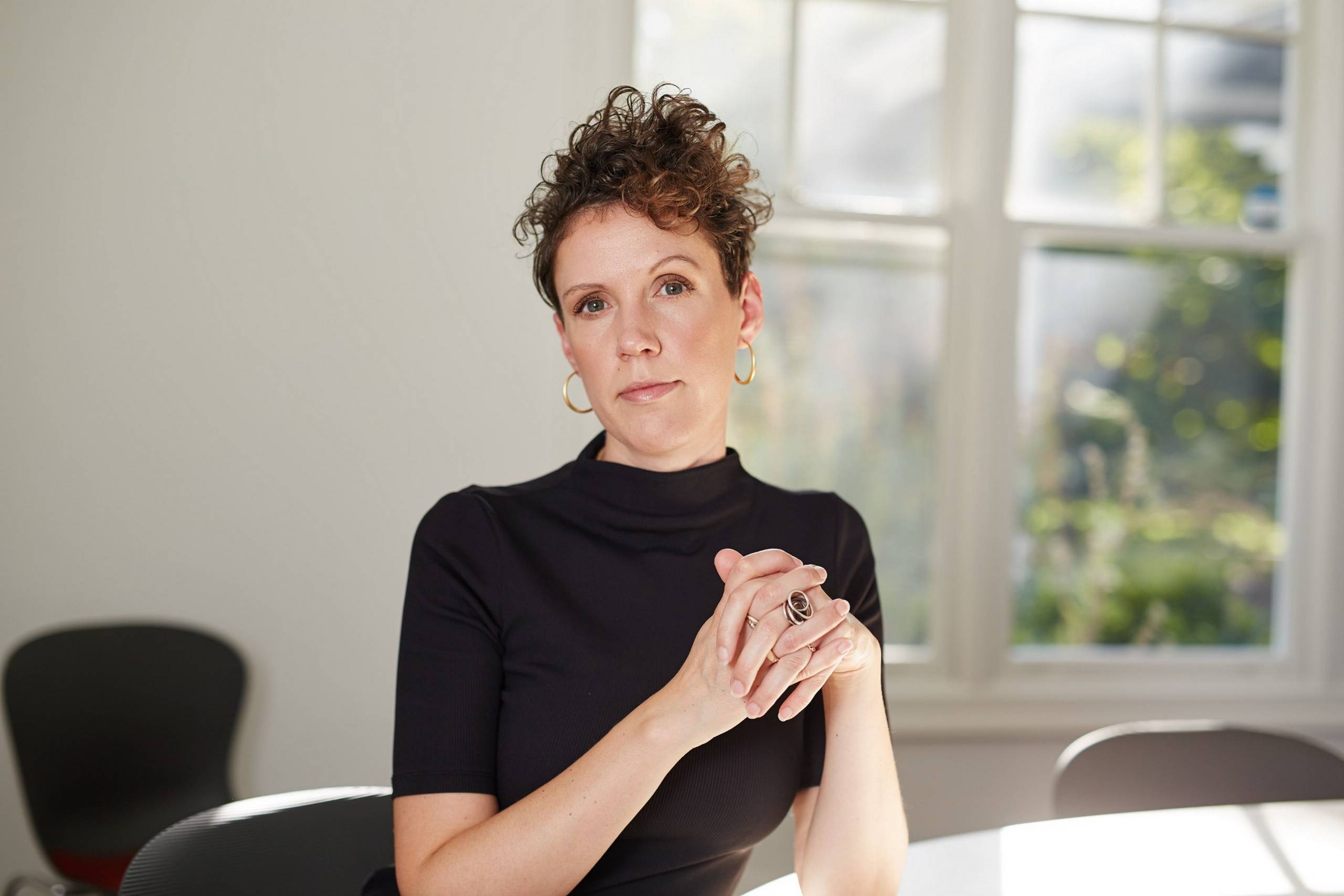 Vi lever i ​en geopolitisk usikker tid med intensiveret stormagtskonkurrence. I den verden er teknologi en strategi. Den der først udvikler og mestre teknologien – vinder fremtiden, skriver Danmarks tech-ambassadør Anne Marie Engtoft Meldgaard. Foto: Udenrigsministeriet.