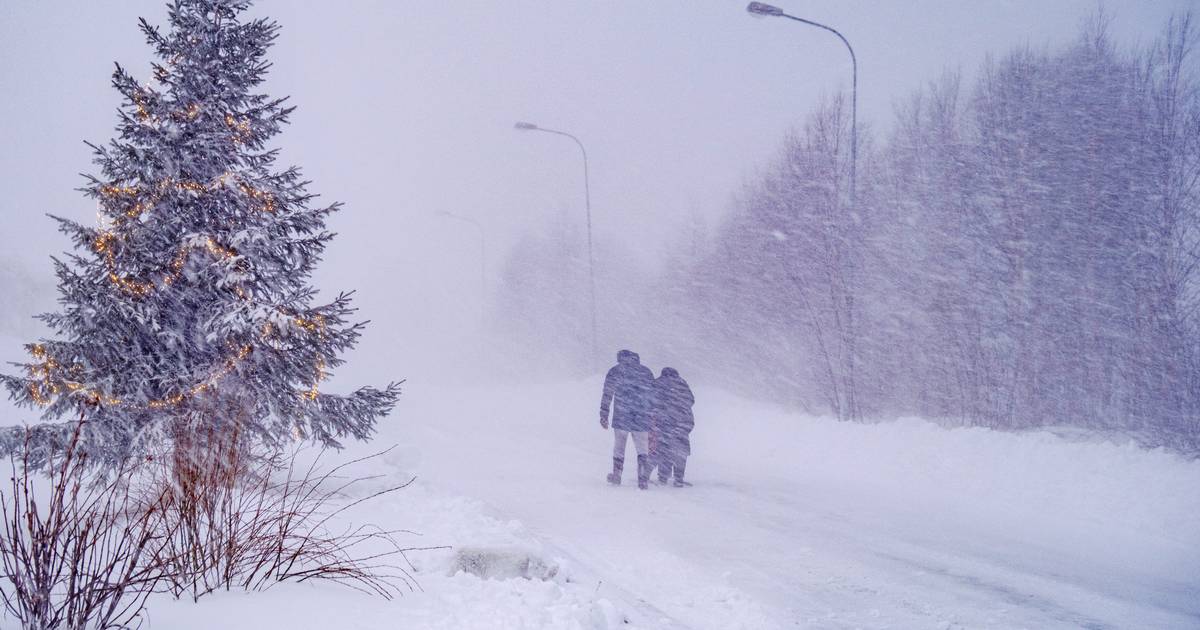 Voldsom vinterstorm over nordiske lande: To døde i Sverige - fly blæst af landingsbanen i Finland