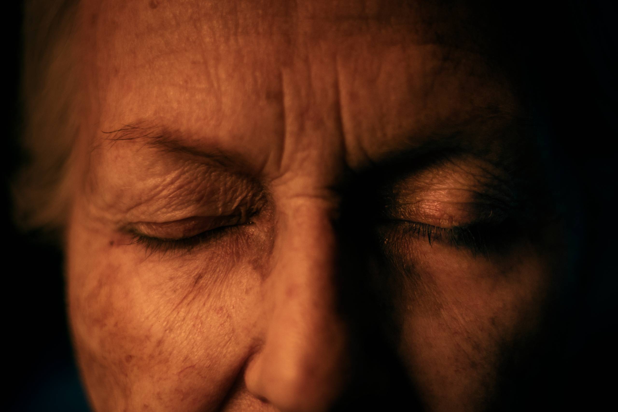 Lisa kæmpede i lang tid en forgæves kamp for at få sin mand ud af svindlernes klør. Foto: Tobias Nielsen