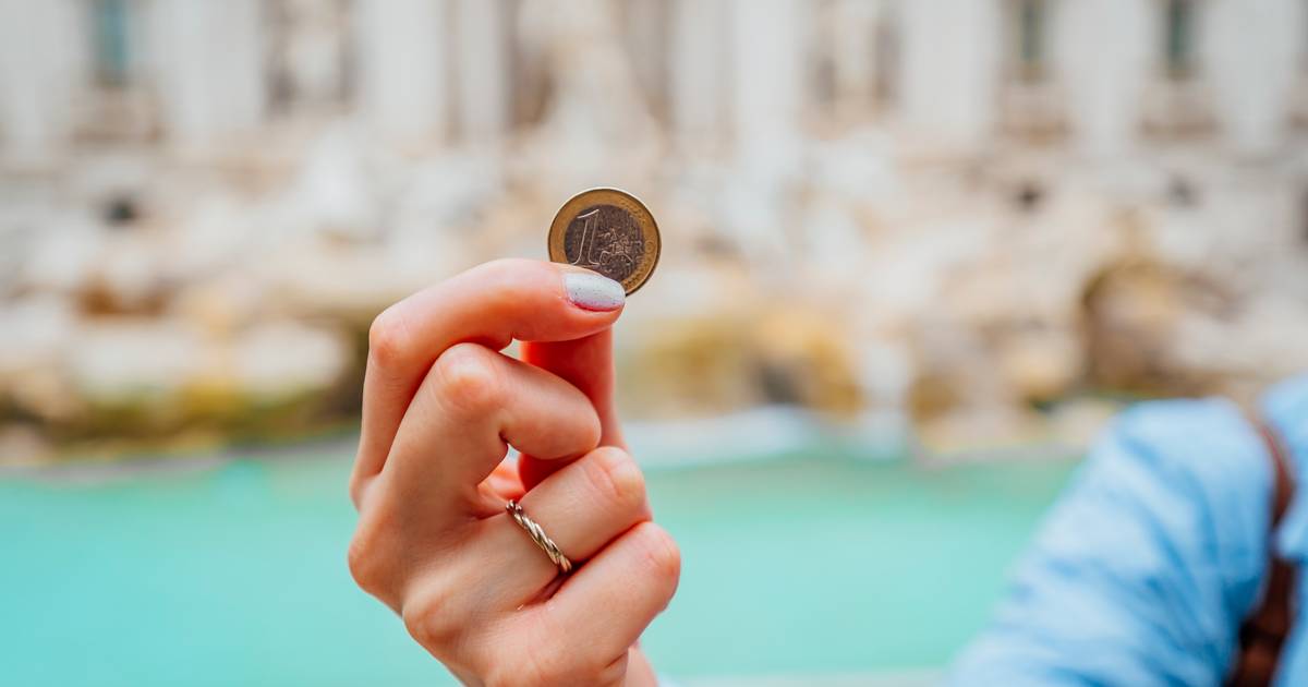 Fremover koster det penge at kaste mønter i berømt springvand: Der findes dog stadig et par smutveje, hvis man vil gøre det gratis