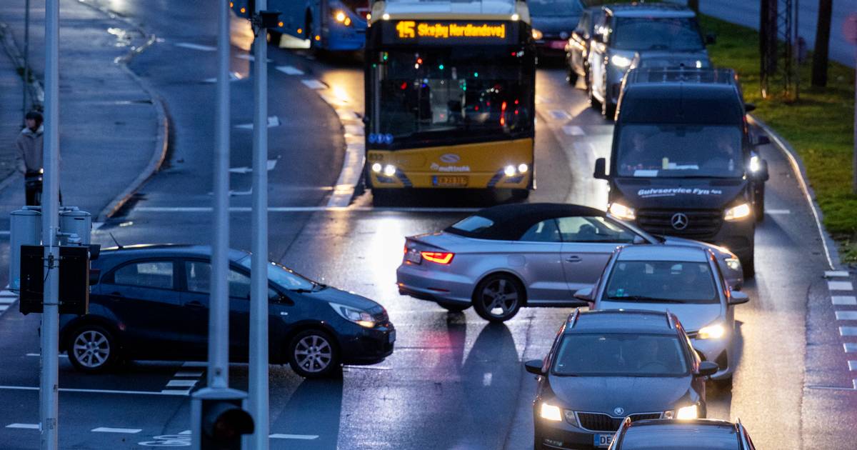 Klar anbefaling: Ny afgift på biler vil ramme en bestemt befolkningsgruppe – også dem med elbiler