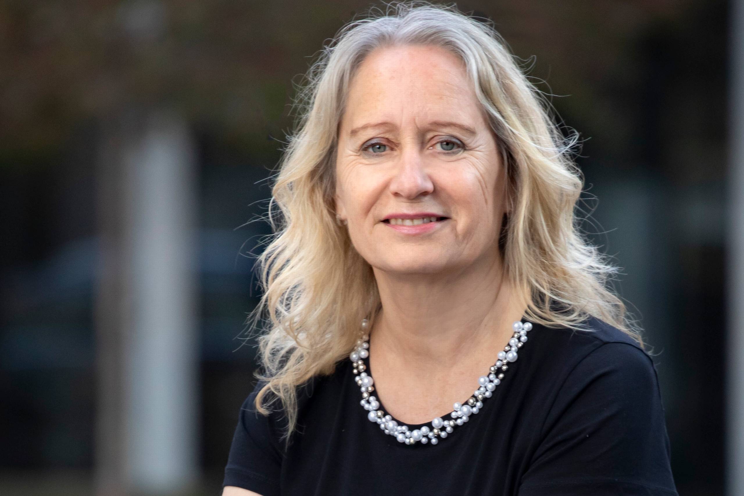 Boomer-askerne må lære at tie stille, og give den, der har ordet, tid og plads til at tale. Ellers ender​ samtalerne på arbejdspladsen som en parodi på de sliksultne voksne i Haribos reklame for Matador Mix, skriver Linda Danielsen Røygaard. Privatfoto