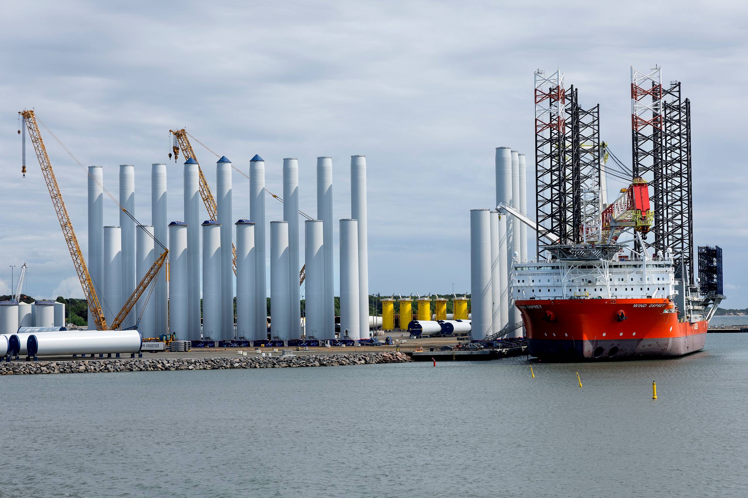 Mens dele af ​centraladministrationen planlægger ud fra, at Rusland kan true Europa militært inden for få år, og mens vi opruster for at afskrække netop den trussel, vælger vi samtidig at samle meget store dele af fremtidens energiinfrastruktur på ét sted i Østersøen. Har vi ikke lært noget, spørger Henrik Dahl. Arkivfoto: Finn Frandsen