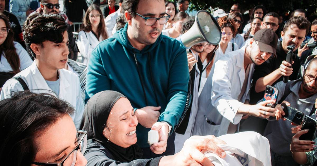 Hele verden heppede på demonstranterne. Men diktaturet sejrede, og nu flygter en afgørende livsnerve ud af landet
